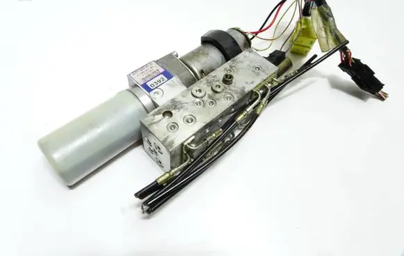 Mercedes-Benz SLK R171 Convertible roof hydraulic pump A1718000030 112001100 113787