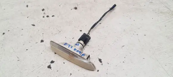 BMW 3 E46 Front fender indicator light 63132228591