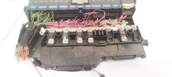 BMW X3 E83 Fuse box set 8387153 0074079263k