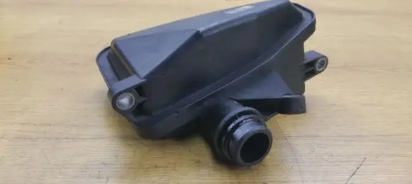Mercedes-Benz CLS C219 Intake resonator A6421400087