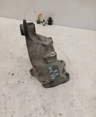 Mercedes-Benz E W212 Engine mounting bracket A6512233504 C46000