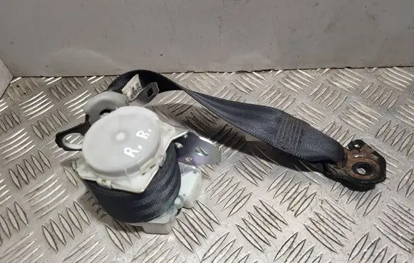 Toyota Yaris Rear seatbelt H073818