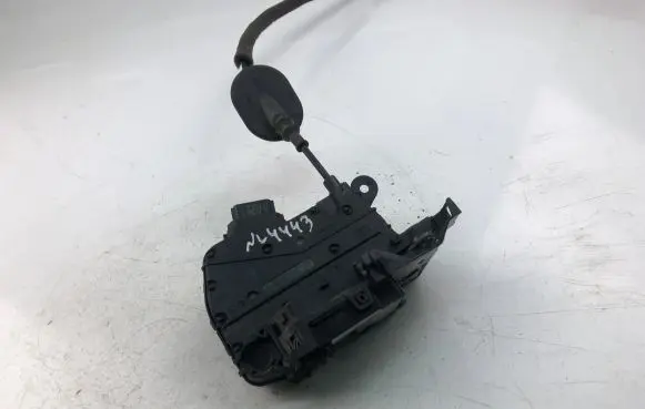 Renault Clio IV Coupe door lock (next to the handle) 825002104R