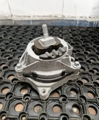 BMW 4 F36 Gran coupe Engine mount bracket 6859414