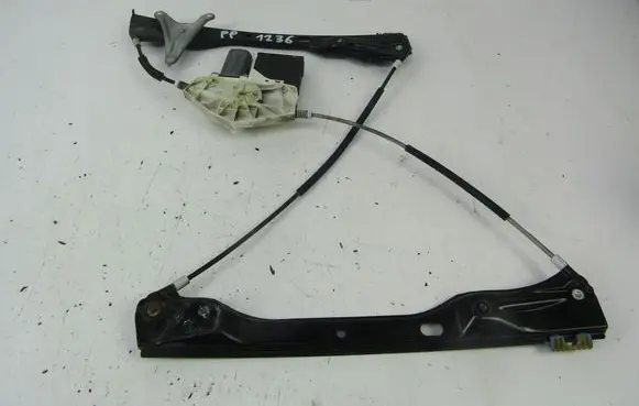Volkswagen PASSAT B6 Front door window regulator with motor 