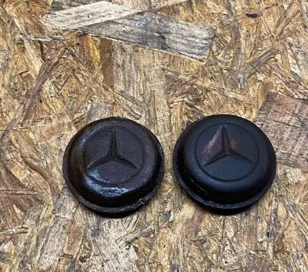 Mercedes-Benz 190 W201 Non-original wheel cap 