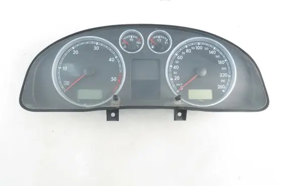 Volkswagen PASSAT B5.5 Speedometer (instrument cluster) 3B0920826A