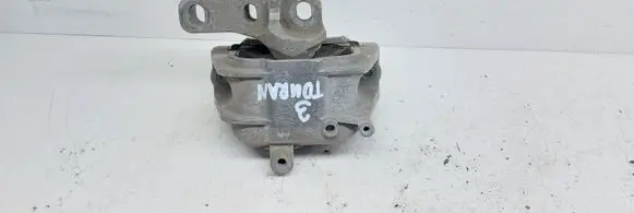 Volkswagen Touran I Engine mount bracket 1K0199262