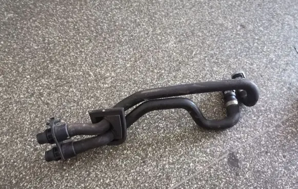Coolant pipe/hose