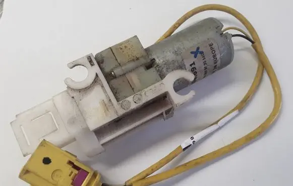 Volkswagen Phaeton Seat adjustment motor 560973354D
