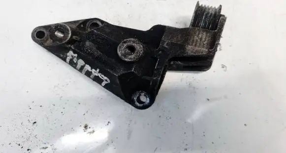 Ford Mondeo Mk III Engine mounting bracket XS7E10039BA