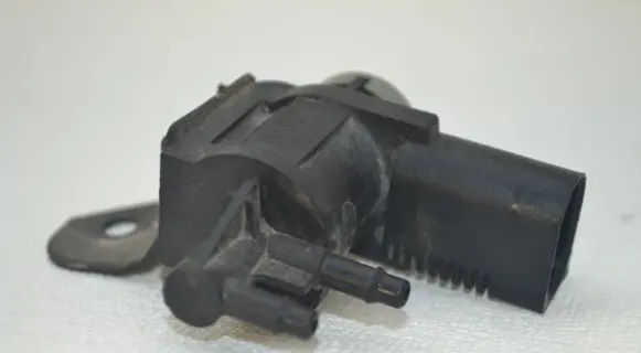 Audi A4 S4 B7 8E 8H Turbo solenoid valve 1K0906283A 05874