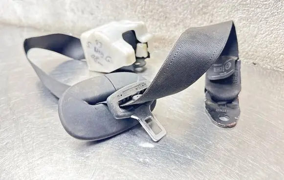 Saab 9-3 Ver2 Middle seatbelt (rear) 12796769