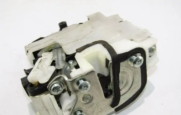 Mitsubishi Lancer X Rear door lock