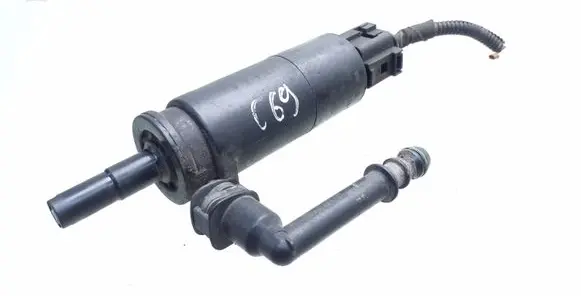 Volkswagen Golf V Headlight washer pump 3B7955681