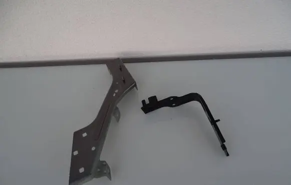 Renault Kangoo III Fender mounting bracket 620421074R