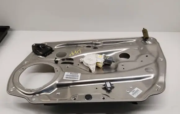 Mercedes-Benz GLK (X204) Front door window regulator with motor A2048200242