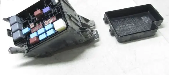 Toyota RAV 4 (XA40) Fuse box set