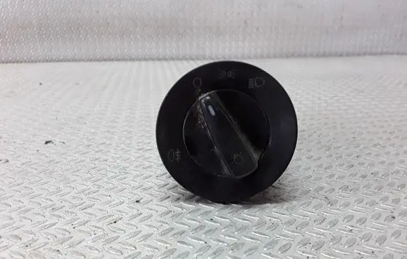 Volkswagen Golf IV Light switch 1C0941531
