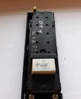 Toyota Corolla Verso E121 Electric window control switch 848200F030