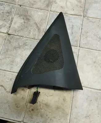 Hyundai Santa Fe Front door high frequency speaker 876612B010