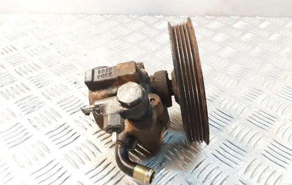 Mitsubishi Carisma Power steering pump MMC26043436