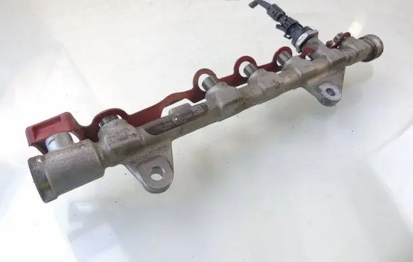 Renault Megane III Fuel main line pipe 0445214257