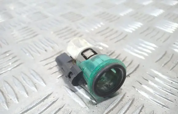 Volkswagen PASSAT B3 12 V Socket (front) 