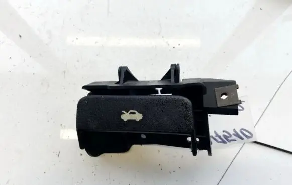 Chrysler Voyager Engine bonnet (hood) release handle