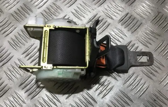 Mazda 6 Middle seatbelt (rear) 