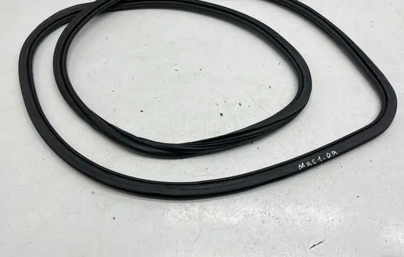 Porsche Macan (95B) Front door rubber seal 95B831721