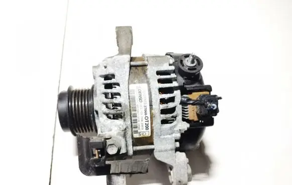 Toyota Auris E180 Generator/alternator 270600t200 1042113110