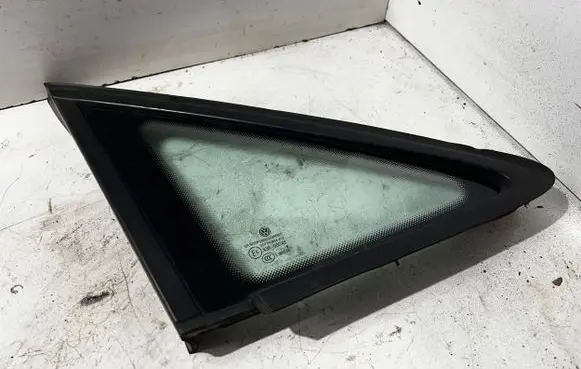 Volkswagen Touran I Rear side window 43R00048 E000255 DOT24M68AS2