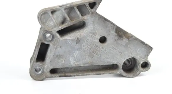 Engine mounting bracket