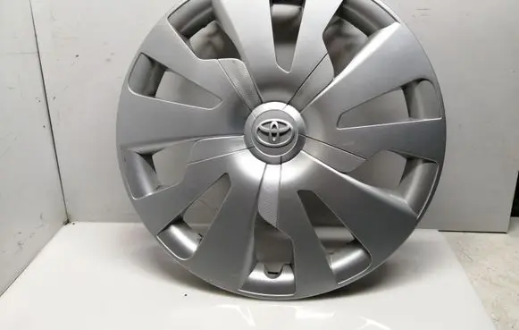 Toyota Yaris R15 wheel hub/cap/trim 426020D300