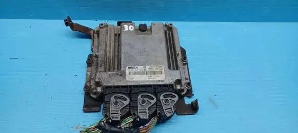 Renault Laguna III Engine control unit/module 8200726880 8200946162 0281015323