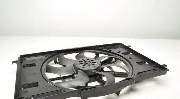 Volvo XC40 Electric radiator cooling fan 32339436