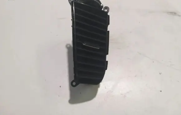 Hyundai Santa Fe Dash center air vent grill 974202B900 97420-2B900