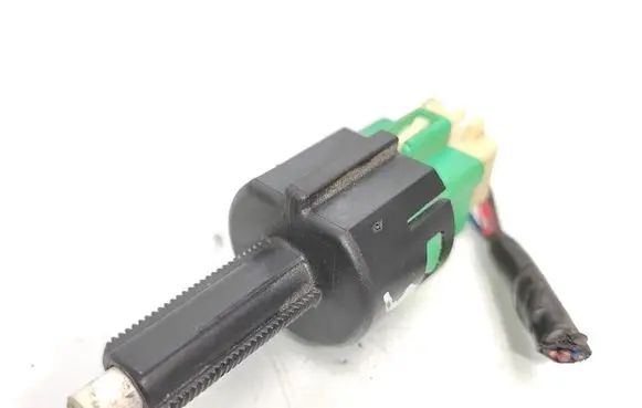 Mitsubishi Outlander Brake pedal sensor switch 9111
