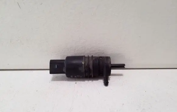 Opel Ampera Windscreen/windshield washer pump 13250356 3240115