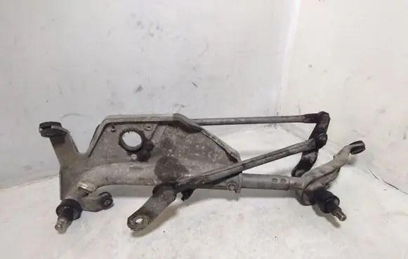 Honda CR-V Front wiper linkage 