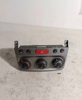 Alfa Romeo 147 Climate control unit E09374