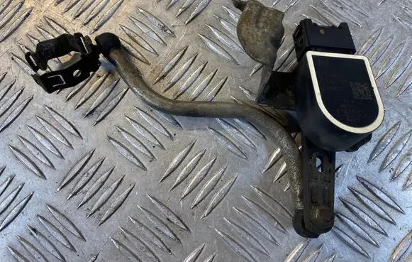Headlight/headlamp level sensor