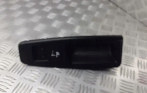 Volkswagen Polo IV 9N3 Electric window control switch 6Q1867171E