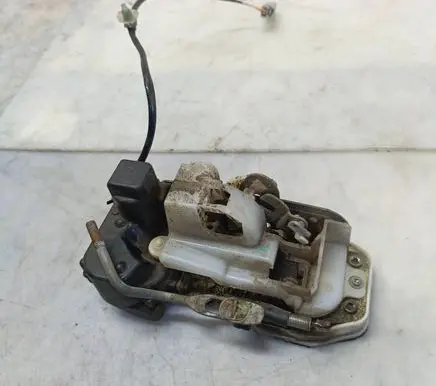 Honda CR-V Rear door lock 7J08
