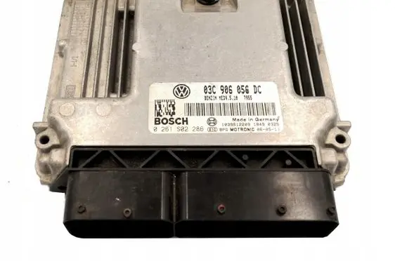 Volkswagen PASSAT B6 Engine control unit/module 03C906056DC