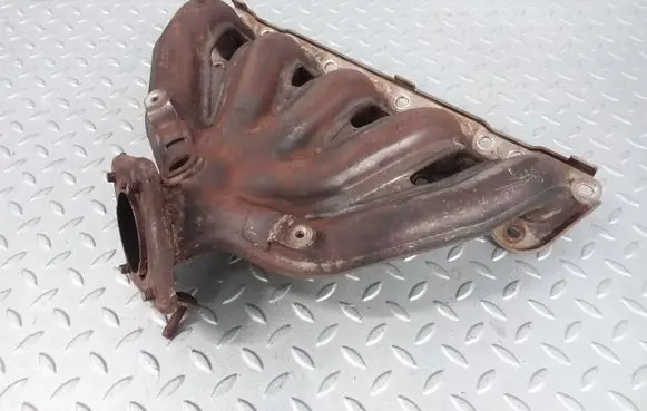 Volkswagen Jetta VI Exhaust manifold 07K253031M