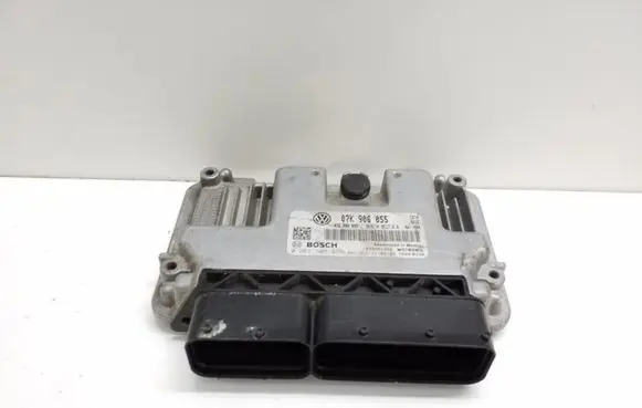 Volkswagen Jetta VI Engine control unit/module 07K906055 0261S05699