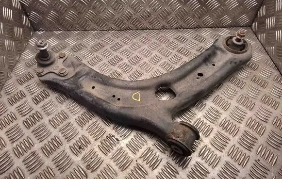 Volkswagen Touran III Front lower control arm/wishbone