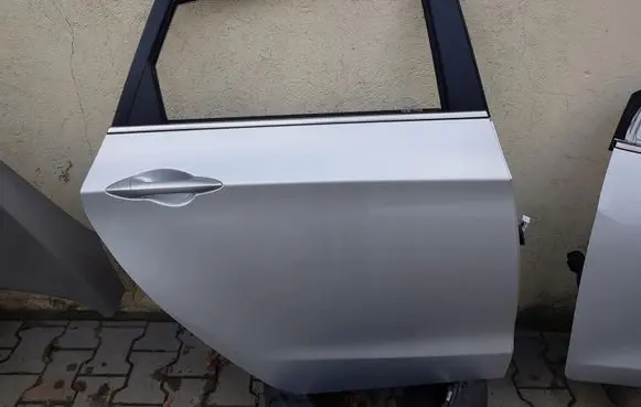 Hyundai Lantra II Rear door
